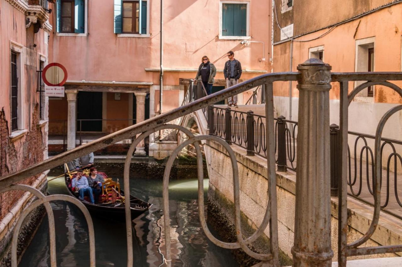 Fenice Backstage Over Canal Venedig Exteriör bild