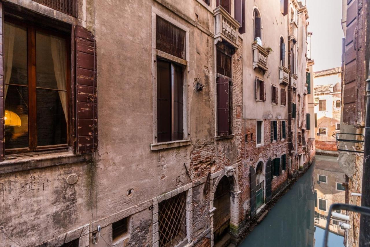 Fenice Backstage Over Canal Venedig Exteriör bild